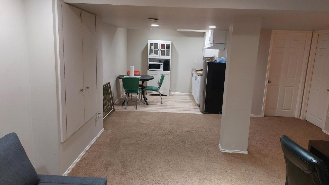 Lovely 1-Bedroom Basement Suite Winnipeg Exterior photo